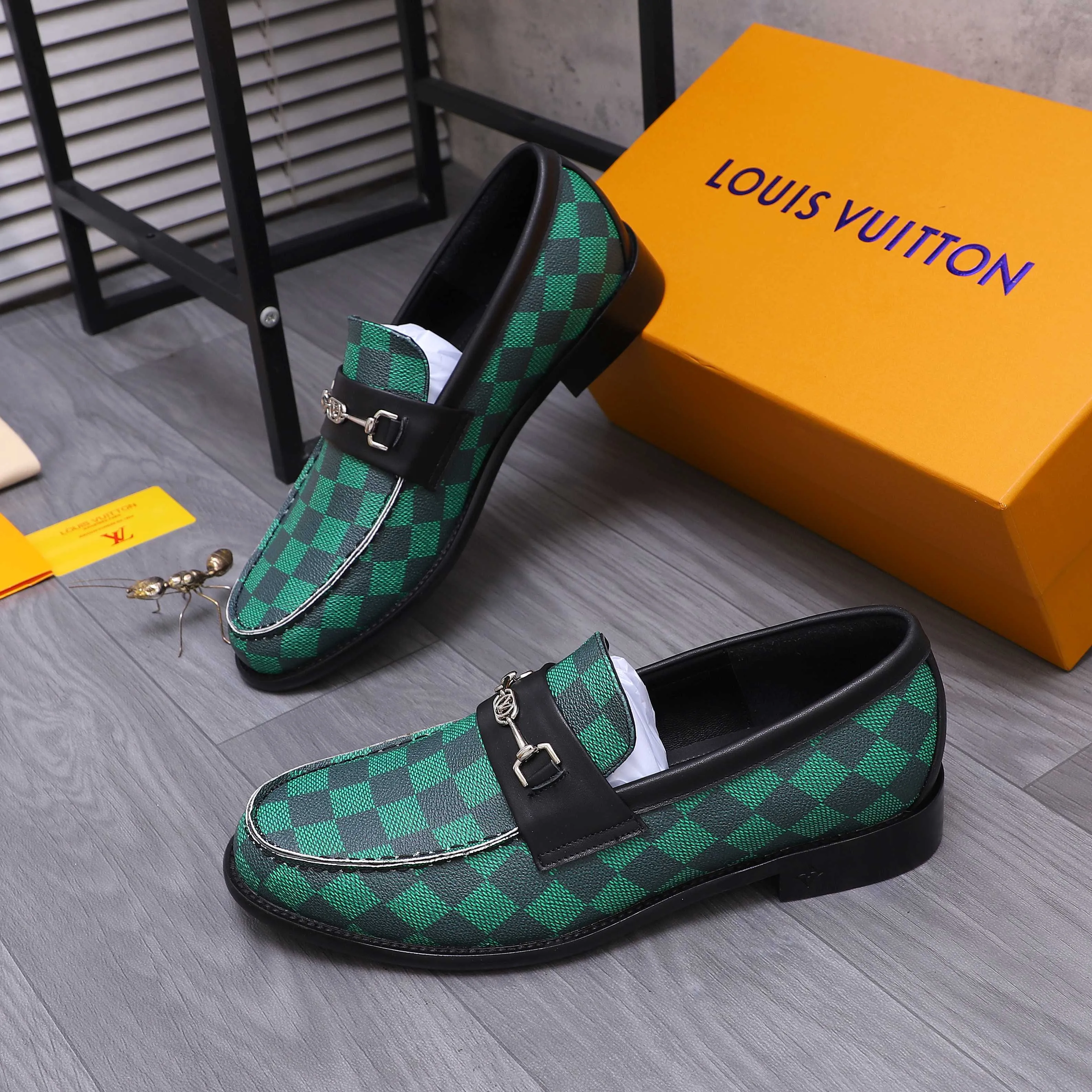 Men's shoes 💰660 Product trademark: LV [Louis Vuitton] business casual slip-on leather shoes, regular size. Size: 39-44 (38.45 custom-made, non-returnable) Product materials: Selected classic plaid upper, cowhide lining, original outsole